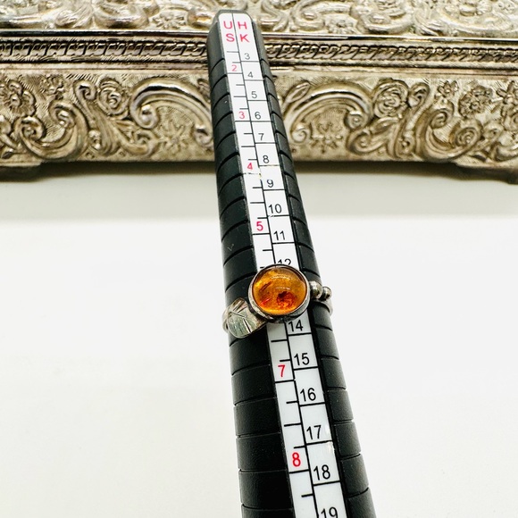 Vintage Silver Amber Leaf Ring - Picture 11 of 15